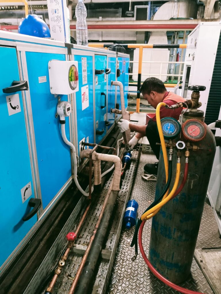 Teknisi Service AC