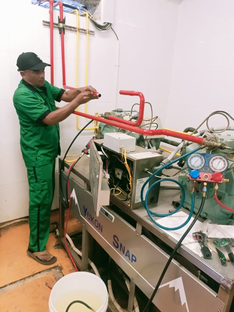 Teknisi Service AC