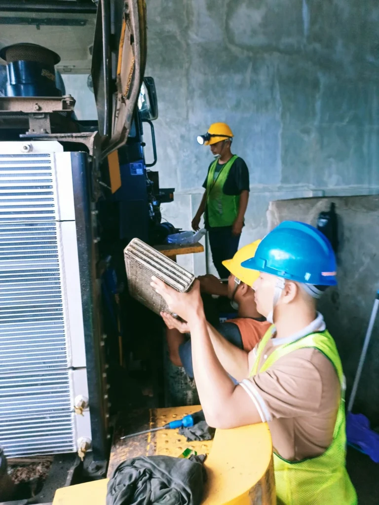 Service dan Perbaikan System Pendingin Loader