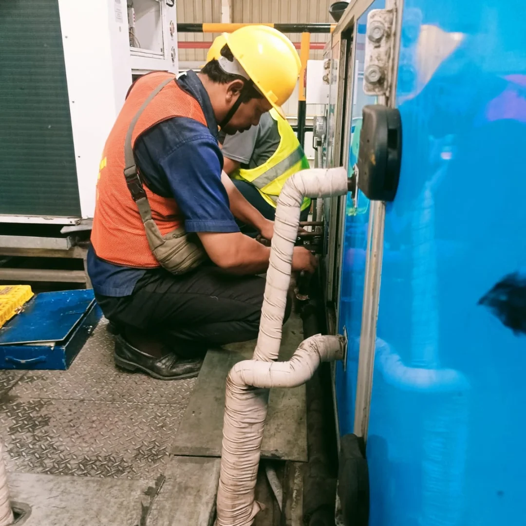 perbaikan AHU di pabrik Aqua