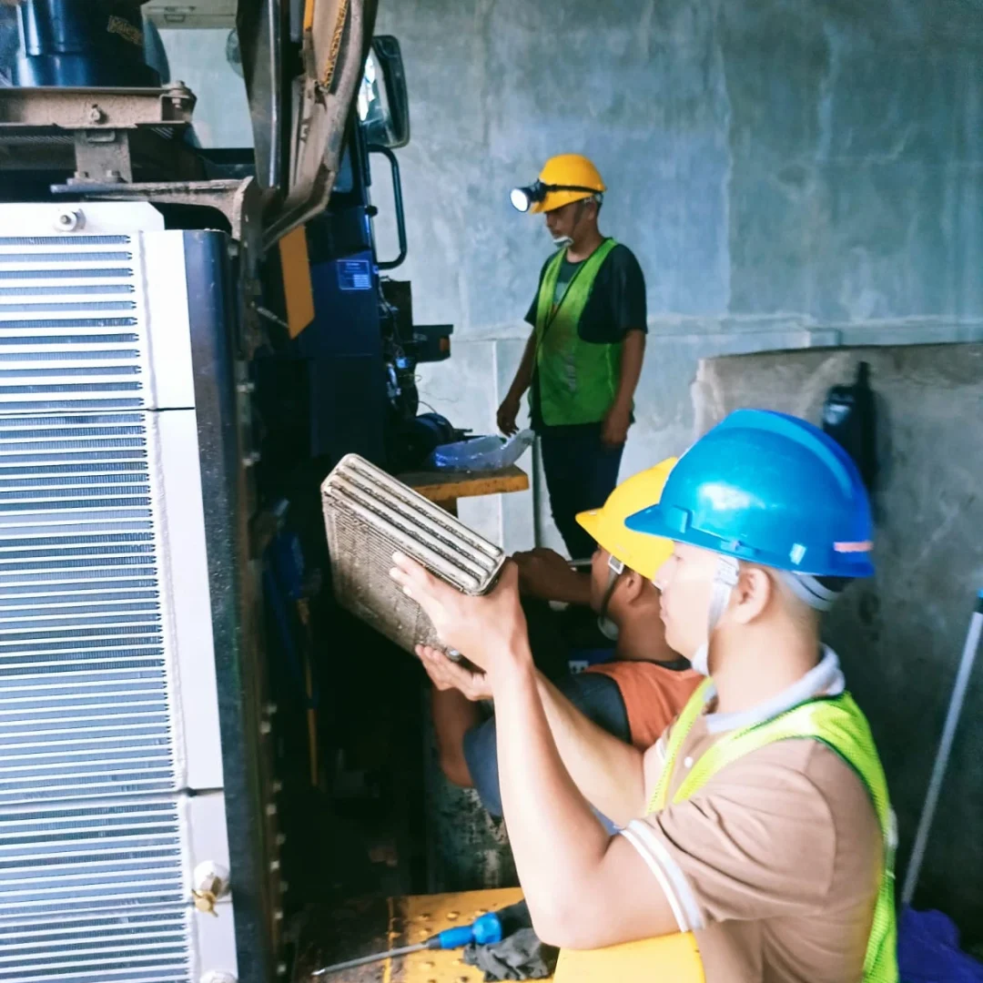 Service dan Perbaikan System Pendingin Loader